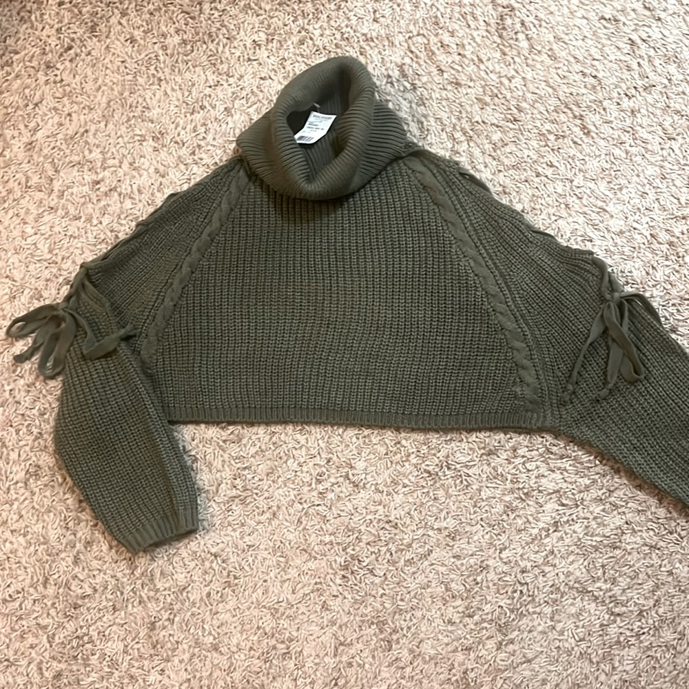 HYFVE olive knit half mid-drift sweater from Discovery- Size Small NWT